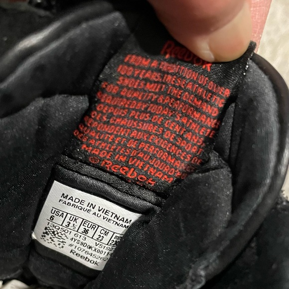 Reebook leather ankle sneaker.size 6 - Picture 5 of 6